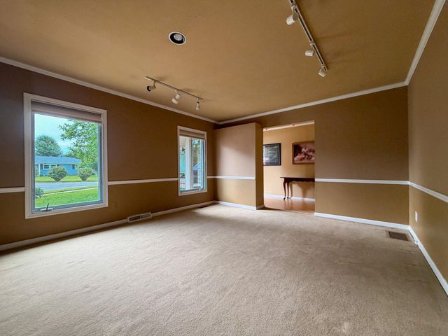 124 Yorkshire Court, Versailles, KY 40383