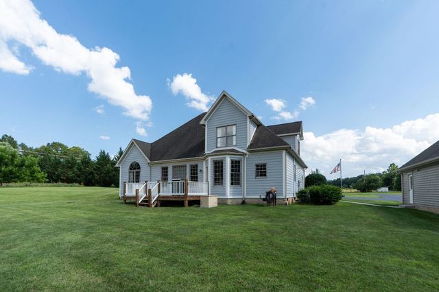 31 HAMPTON DR, Stuarts Draft, VA 24477