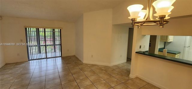 931 NE 199th Street 20222, Miami, FL 33179