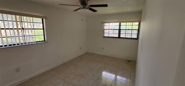 931 NE 199th Street 20222, Miami, FL 33179
