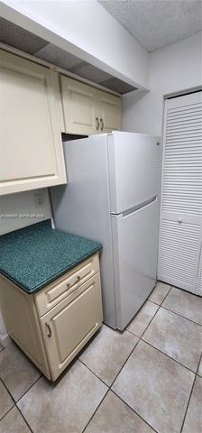 931 NE 199th Street 20222, Miami, FL 33179