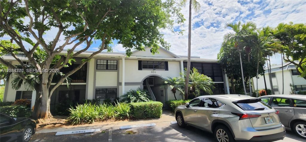 931 NE 199th Street 20222, Miami, FL 33179