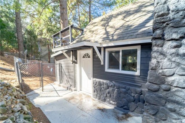 982 Oak, Crestline, CA 92325