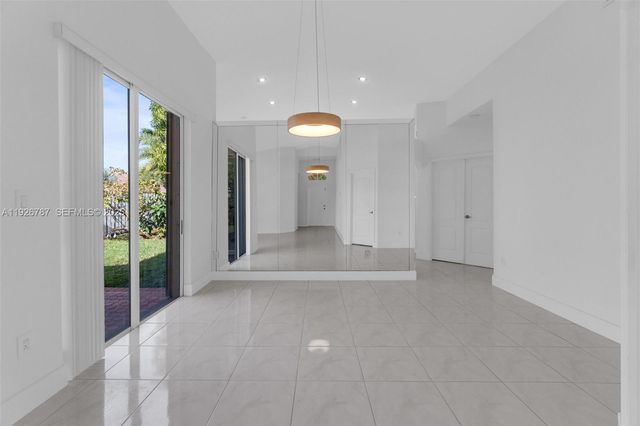 10997 NW 58th Ter, Doral, FL 33178