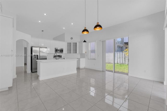 10997 NW 58th Ter, Doral, FL 33178