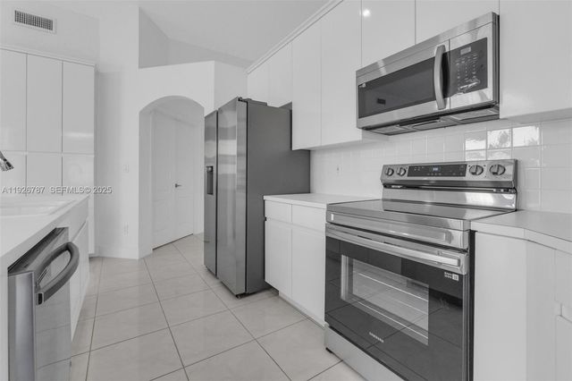 10997 NW 58th Ter, Doral, FL 33178