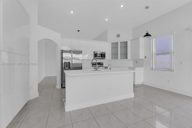 10997 NW 58th Ter, Doral, FL 33178