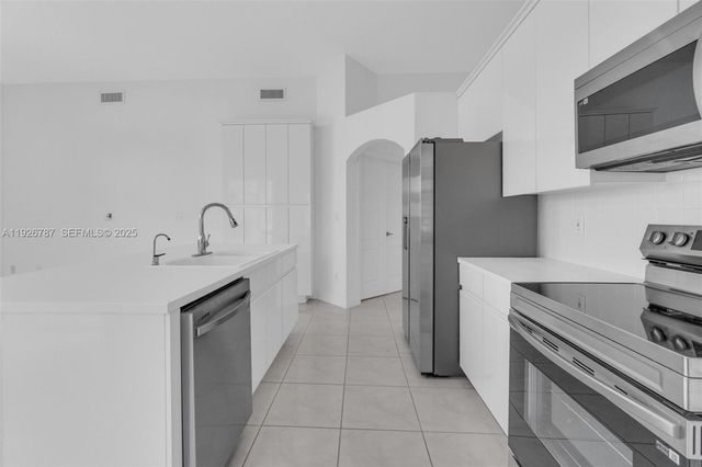 10997 NW 58th Ter, Doral, FL 33178