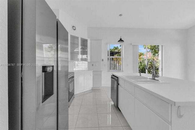 10997 NW 58th Ter, Doral, FL 33178