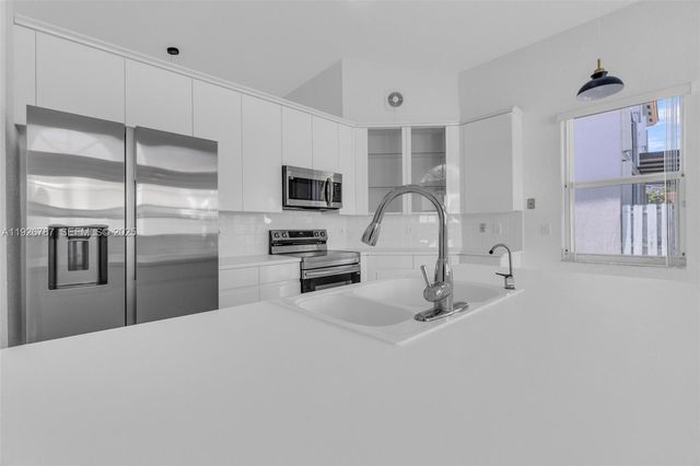 10997 NW 58th Ter, Doral, FL 33178