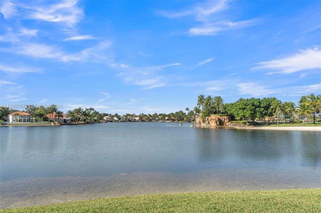 10997 NW 58th Ter, Doral, FL 33178