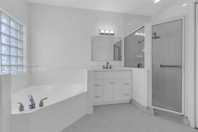 10997 NW 58th Ter, Doral, FL 33178