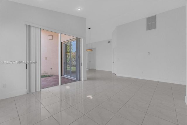 10997 NW 58th Ter, Doral, FL 33178