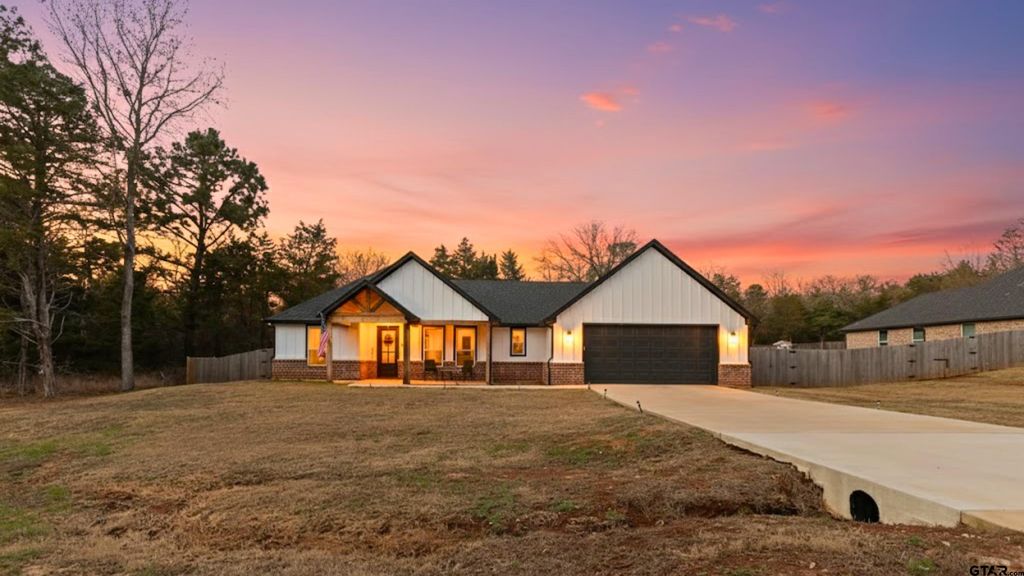 19438 Cedarpark Place, Lindale, TX 75771