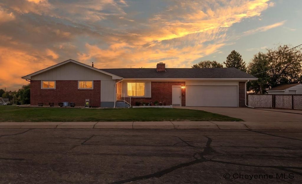 1125 ROSEBUD RD, Cheyenne, WY 82001