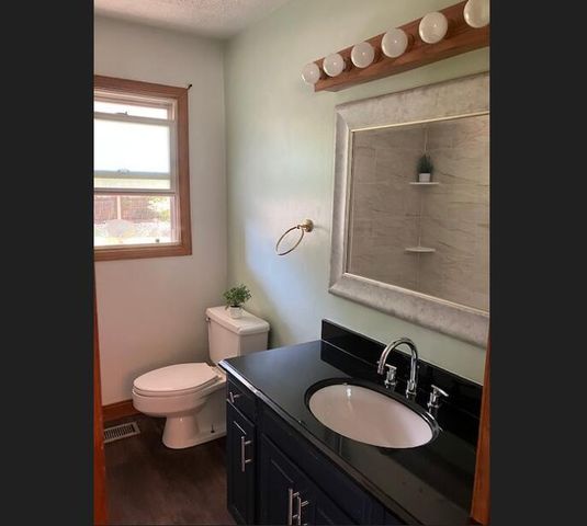 2109 W 7th St Street, Winthrop Harbor, IL 60096