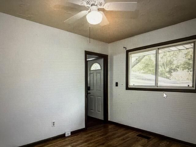 2109 W 7th St Street, Winthrop Harbor, IL 60096