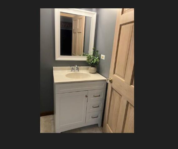 2109 W 7th St Street, Winthrop Harbor, IL 60096