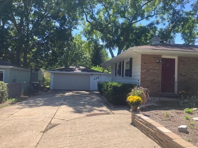 2109 W 7th St Street, Winthrop Harbor, IL 60096