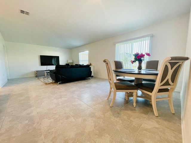 639 Daring Drive, Davenport, FL 33837