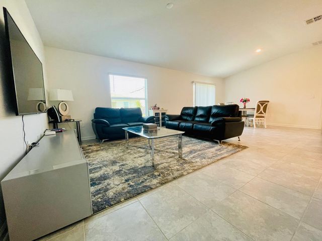 639 Daring Drive, Davenport, FL 33837