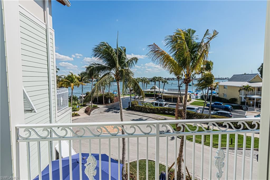 1001 10th AVE S 211, NAPLES, FL 34102 — exterior