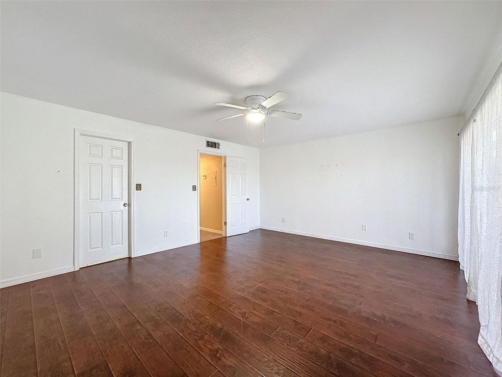 Image 36 of property listing at 9201 TUDOR DRIVE C212, Tampa, FL 33615