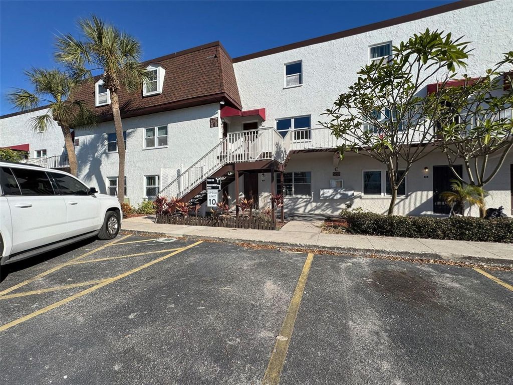 Image 52 of property listing at 9201 TUDOR DRIVE C212, Tampa, FL 33615