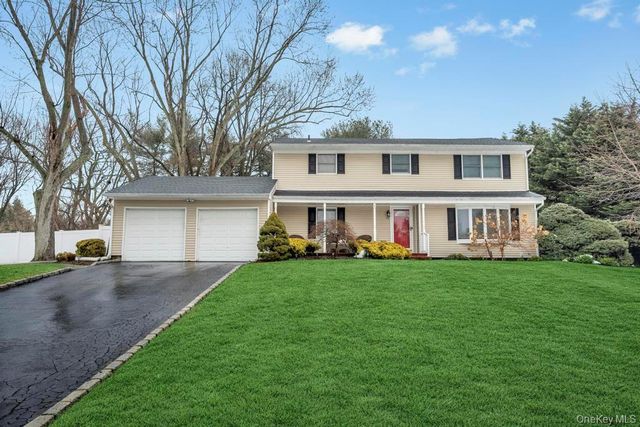 19 Spyglass Lane, East Setauket, NY 11733