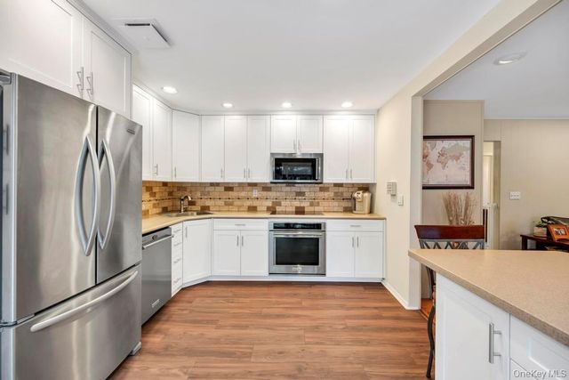 19 Spyglass Lane, East Setauket, NY 11733