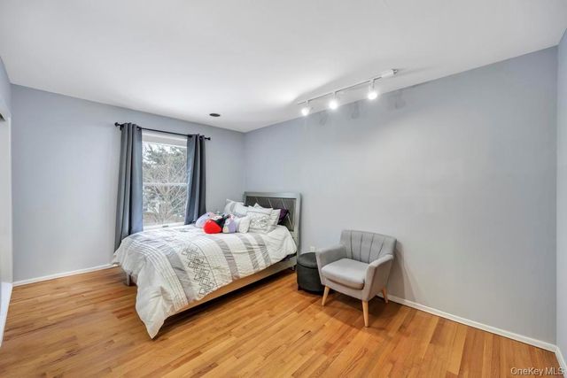 19 Spyglass Lane, East Setauket, NY 11733