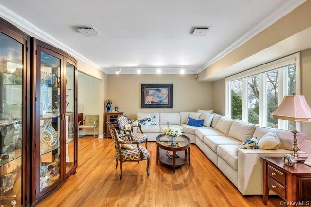 19 Spyglass Lane, East Setauket, NY 11733