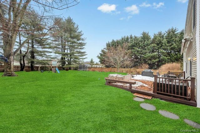 19 Spyglass Lane, East Setauket, NY 11733