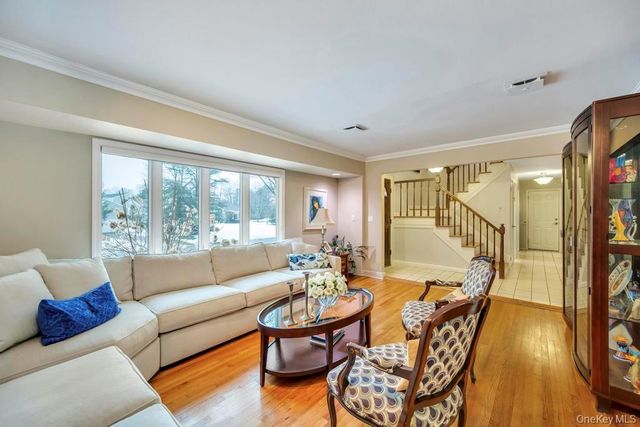 19 Spyglass Lane, East Setauket, NY 11733