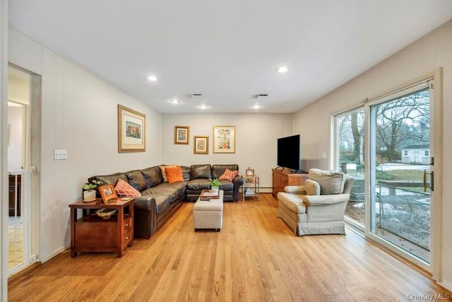 19 Spyglass Lane, East Setauket, NY 11733