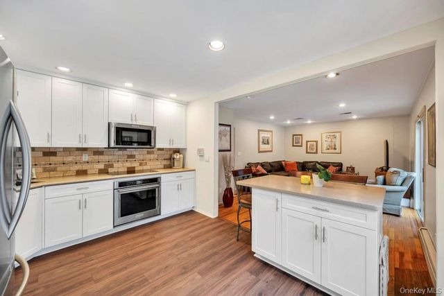 19 Spyglass Lane, East Setauket, NY 11733