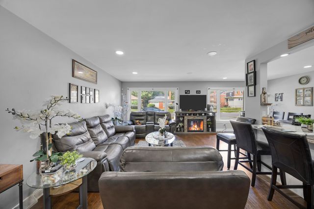 10013 S Merrill Avenue, Chicago, IL 60617