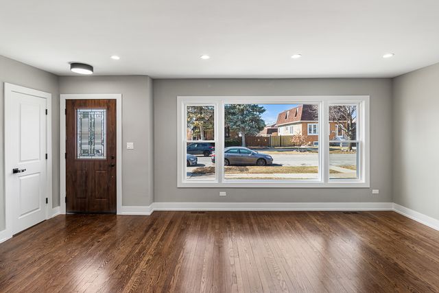 4527 N Newcastle Avenue, Harwood Heights, IL 60706