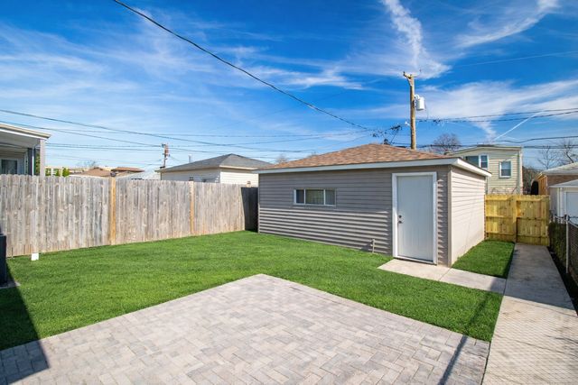 4527 N Newcastle Avenue, Harwood Heights, IL 60706