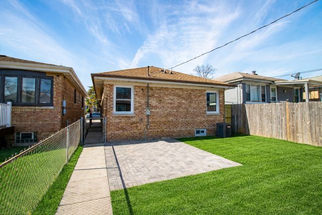 4527 N Newcastle Avenue, Harwood Heights, IL 60706