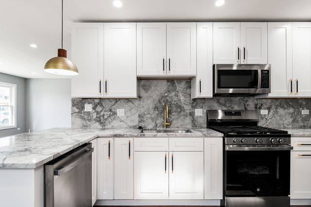 4527 N Newcastle Avenue, Harwood Heights, IL 60706