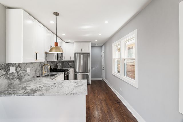 4527 N Newcastle Avenue, Harwood Heights, IL 60706