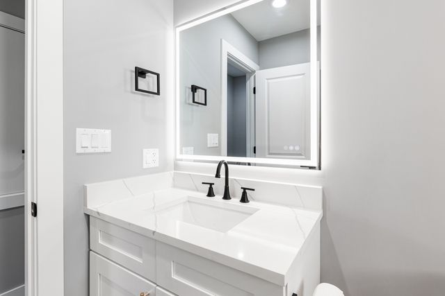 4527 N Newcastle Avenue, Harwood Heights, IL 60706