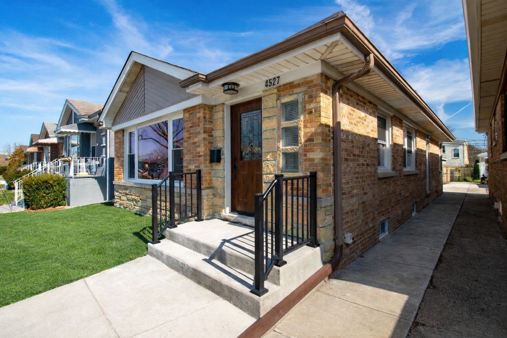 4527 N Newcastle Avenue, Harwood Heights, IL 60706