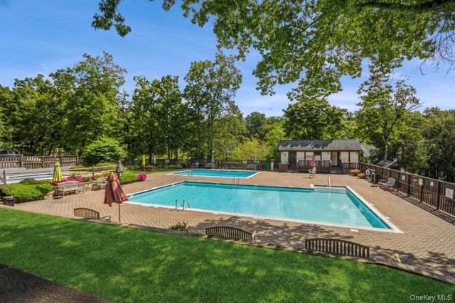 17 Foxwood Drive 5, Pleasantville, NY 10570