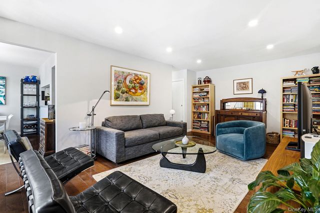 17 Foxwood Drive 5, Pleasantville, NY 10570