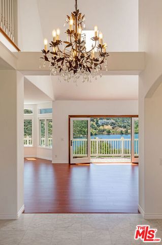 834 Ravensbury Street, Lake Sherwood, CA 91361