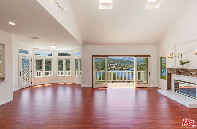 834 Ravensbury Street, Lake Sherwood, CA 91361