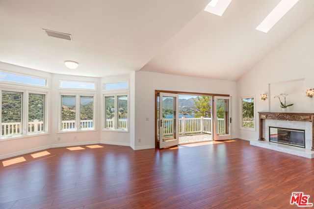 834 Ravensbury Street, Lake Sherwood, CA 91361