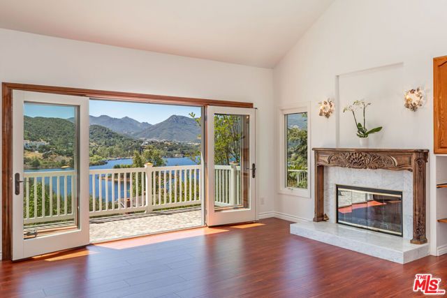 834 Ravensbury Street, Lake Sherwood, CA 91361